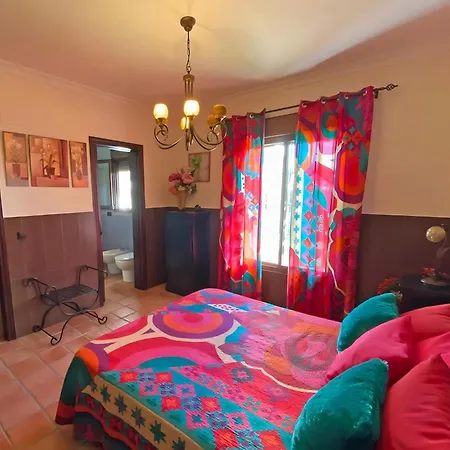 Chalet Grande Con Piscina Parejas Y Familias