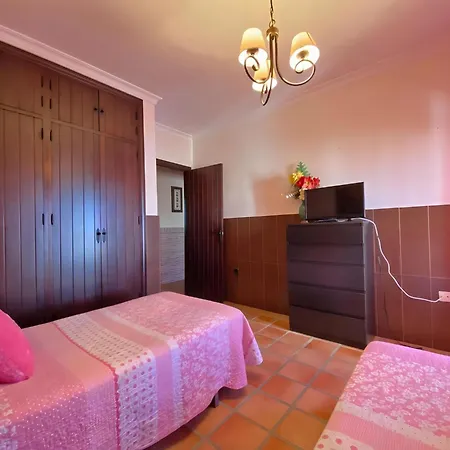 Chalet Grande Con Piscina Parejas Y Familias Conil De La Frontera