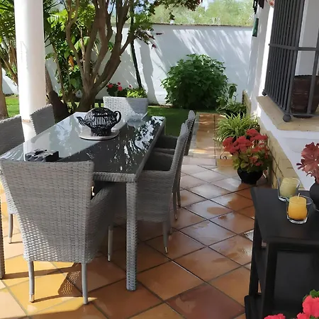 Chalet Grande Con Piscina Parejas Y Familias