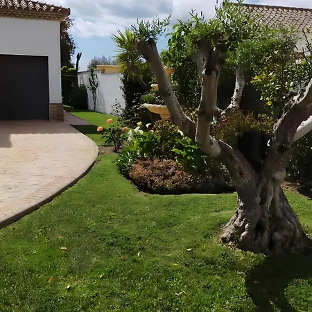 Holiday home Chalet Grande Con Piscina Parejas Y Familias *